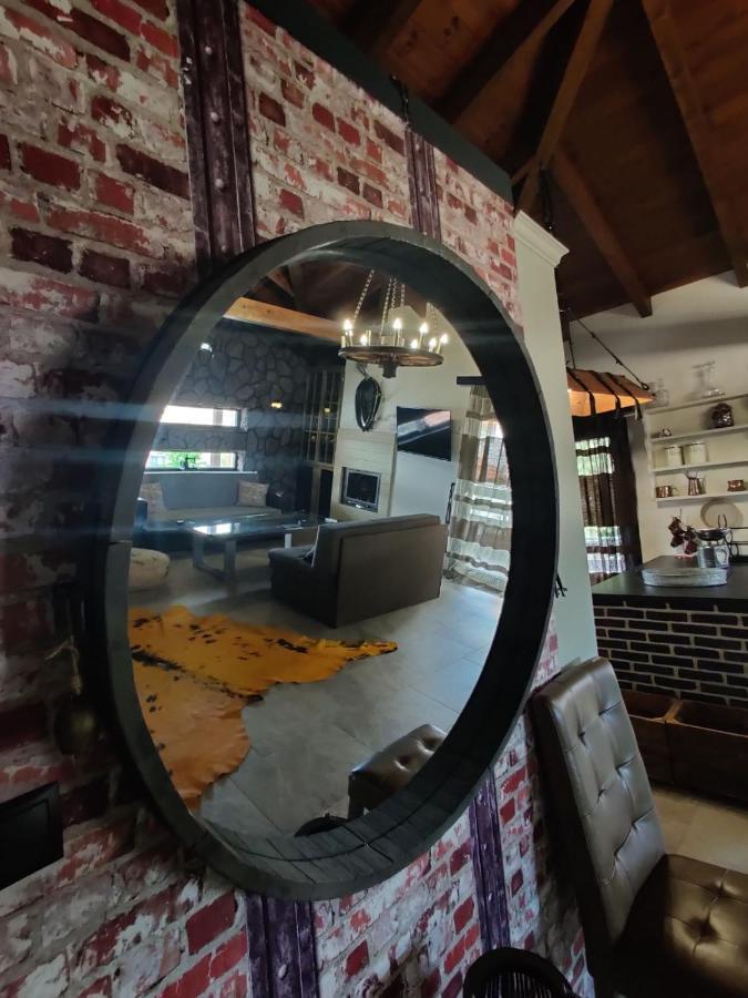 Vintage Lux Homes Vrasná Eksteriør bilde